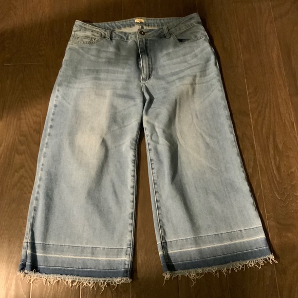 Reba Cropped Fringed Jeans - Picture 1 of 2